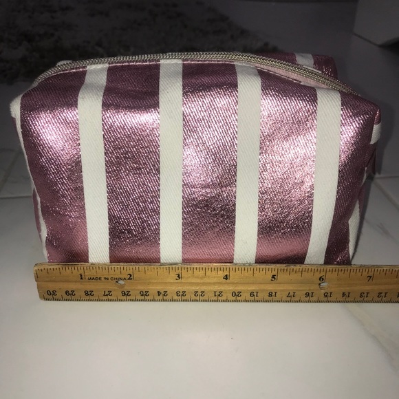 Victoria’s Secret makeup case - Picture 4 of 5